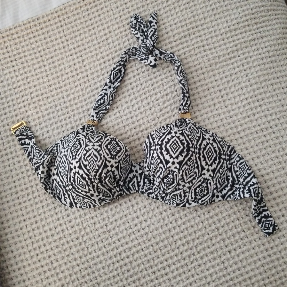 32DD Victories Secret bathing suit top